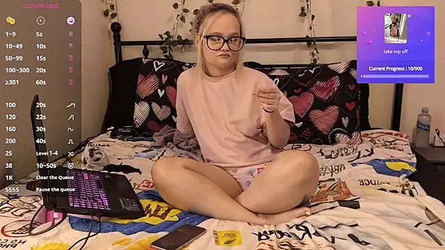 Snapshot of xxNaughtyNicolexx chatting on 09.24.25 xxNaughtyNicolexx online show from 09.24.25