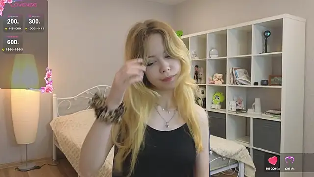 Snapshot of Wendy_Cutie chatting on 09.29.25 Wendy Cutie online show from 09.29.25