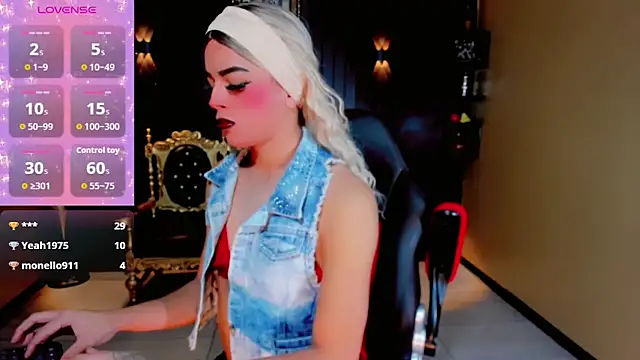 Snapshot of Ana_sophia_ chatting on 10.07.25 Ana sophia  online show from 10.07.25