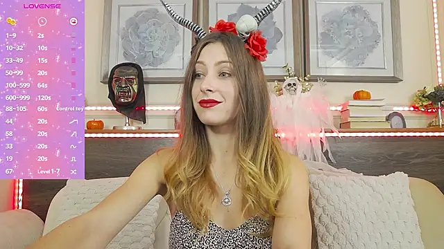Snapshot of MuseDollX chatting on 10.19.25 MuseDollX online show from 10.19.25