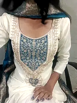 Snapshot of Daizy_Shah chatting on 05.08.26 Daizy Shah online show from 05.08.26