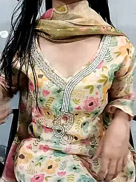 Snapshot of Daizy_Shah chatting on 05.10.26 Daizy Shah online show from 05.10.26