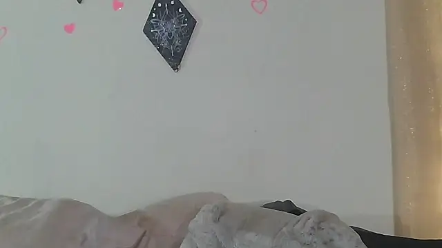 Snapshot of LunaNova999 chatting on 12.19.25 LunaNova999 online show from 12.19.25