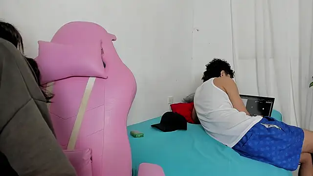 Snapshot of Laura_and_Kevin chatting on 01.18.26 Laura and Kevin online show from 01.18.26