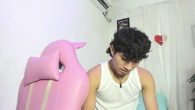 Snapshot of Laura_and_Kevin chatting on 02.12.26 Laura and Kevin online show from 02.12.26