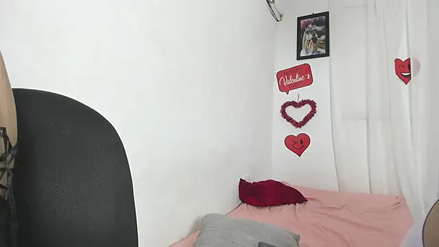 Snapshot of Laura_and_Kevin chatting on 02.19.26 Laura and Kevin online show from 02.19.26