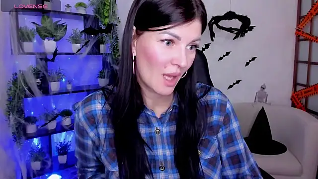 O1d Lady online show from 11.06.25