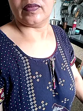 Snapshot of angel_ridhi chatting on 06.18.26 angel ridhi online show from 06.18.26