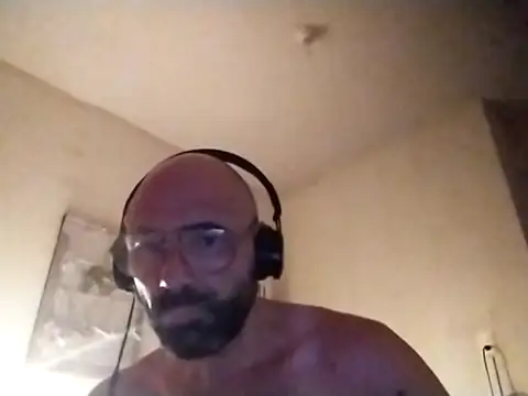 Snapshot of alex87daco chatting on 05.19.26 alex87daco online show from 05.19.26