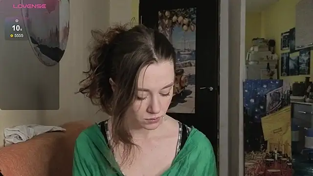 Snapshot of SkyHelen chatting on 04.10.26 SkyHelen online show from 04.10.26
