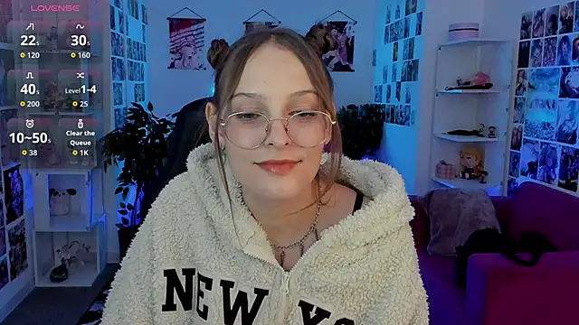 Snapshot of JenniferKiim chatting on 09.15.25 JenniferKiim online show from 09.15.25