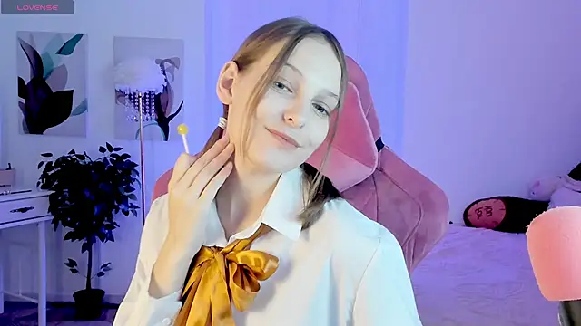 Snapshot of JenniferKiim chatting on 10.14.25 JenniferKiim online show from 10.14.25