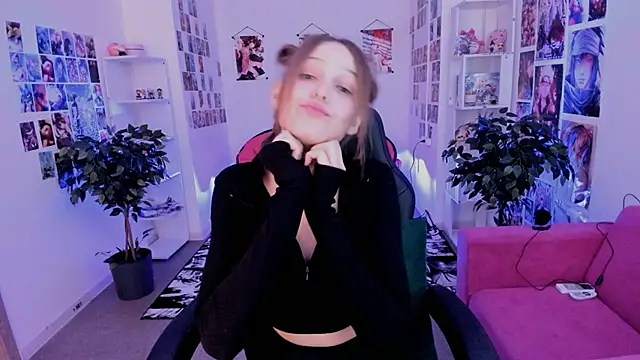 Snapshot of JenniferKiim chatting on 10.22.25 JenniferKiim online show from 10.22.25