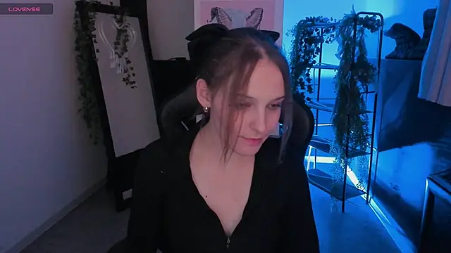 Snapshot of JenniferKiim chatting on 10.27.25 JenniferKiim online show from 10.27.25