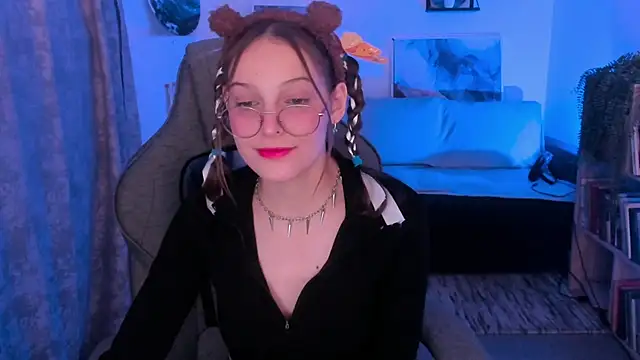 Snapshot of JenniferKiim chatting on 11.25.25 JenniferKiim online show from 11.25.25