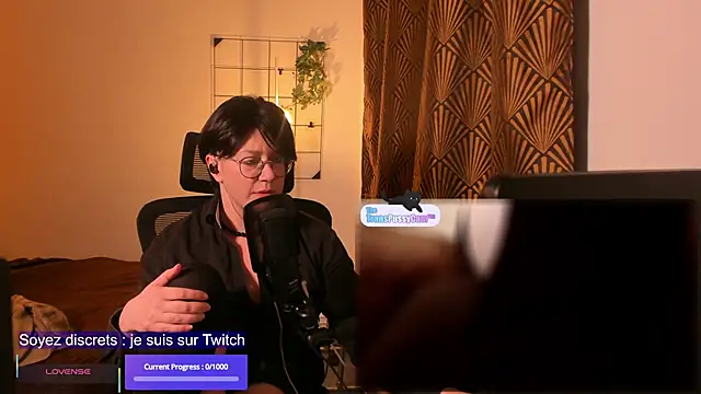 Snapshot of MossPrince chatting on 04.25.26 MossPrince online show from 04.25.26