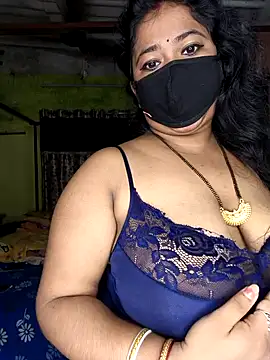 Snapshot of Smile-quien chatting on 09.13.25 Smile-quien online show from 09.13.25