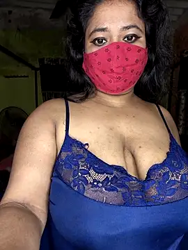 Snapshot of Smile-quien chatting on 11.13.25 Smile-quien online show from 11.13.25