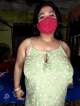 Snapshot of Smile-quien chatting on 11.26.25 Smile-quien online show from 11.26.25