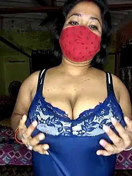 Snapshot of Smile-quien chatting on 12.02.25 Smile-quien online show from 12.02.25