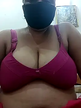 Snapshot of Rakhi_sawant143 chatting on 10.31.25 Rakhi sawant143 online show from 10.31.25