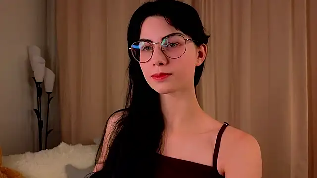 Snapshot of ArlineJanik chatting on 10.15.25 ArlineJanik online show from 10.15.25