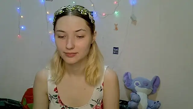 Snapshot of _kikiclark__ chatting on 09.09.25 kikiclark online show from 09.09.25