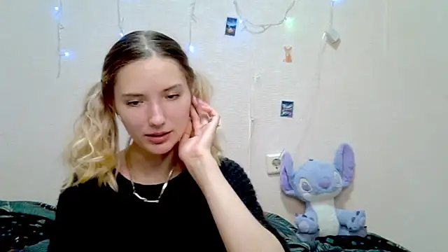 Snapshot of _kikiclark__ chatting on 09.24.25 kikiclark online show from 09.24.25