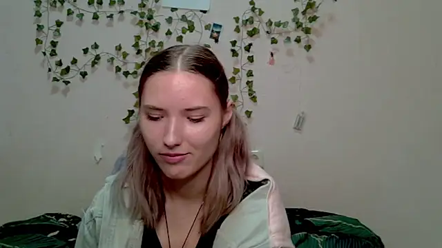  kikiclark   online show from 10.25.25