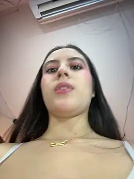 Snapshot of Juanita-Diaz chatting on 05.21.26 Juanita-Diaz online show from 05.21.26