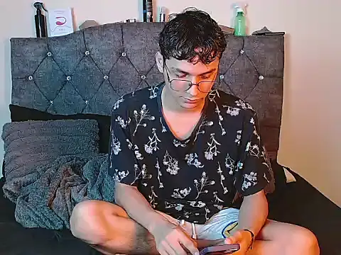 logan willyams  online show from 09.20.25