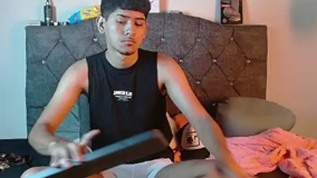 logan willyams  online show from 10.21.25