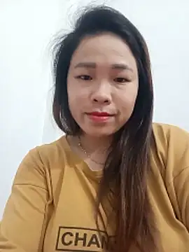 Snapshot of sumy-00 chatting on 05.17.26 sumy-00 online show from 05.17.26