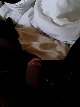 Snapshot of CaramelBrownBBC14 chatting on 11.12.25 CaramelBrownBBC14 online show from 11.12.25