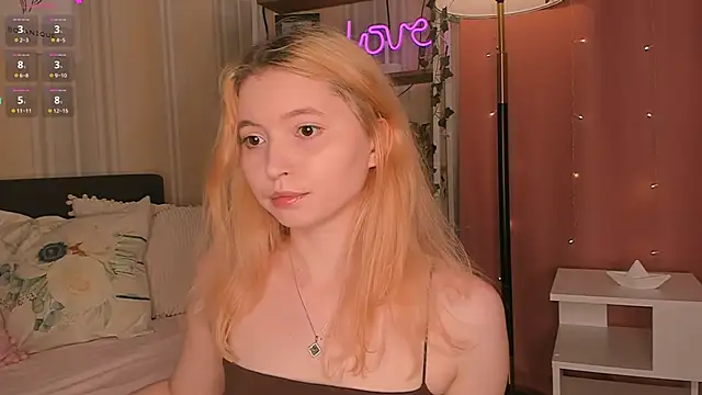 Snapshot of Ruminelle chatting on 06.08.26 Ruminelle online show from 06.08.26