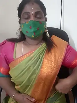 Snapshot of Tamil_Kavitha10 chatting on 10.08.25 Tamil Kavitha10 online show from 10.08.25