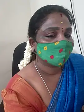 Snapshot of Tamil_Kavitha10 chatting on 10.13.25 Tamil Kavitha10 online show from 10.13.25