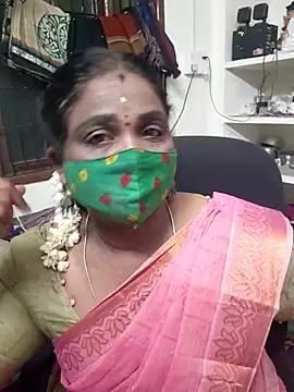 Snapshot of Tamil_Kavitha10 chatting on 10.20.25 Tamil Kavitha10 online show from 10.20.25