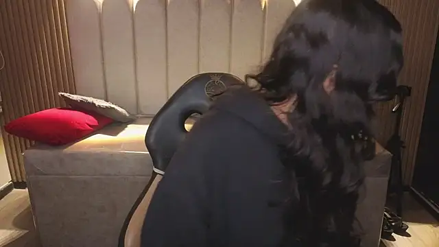  Mia Evans 1 online show from 01.12.26