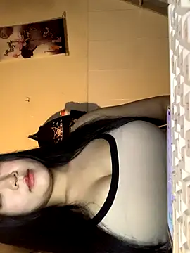 Snapshot of NanaaBae chatting on 11.14.25 NanaaBae online show from 11.14.25