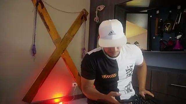 Snapshot of massimo_vidal_ chatting on 09.15.25 massimo vidal  online show from 09.15.25