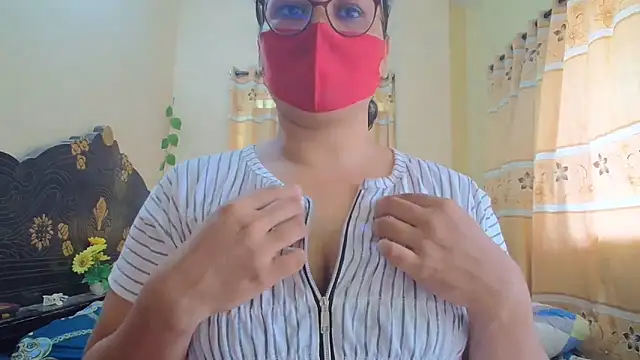 Snapshot of Elena_cruz5 chatting on 04.17.26 Elena cruz5 online show from 04.17.26