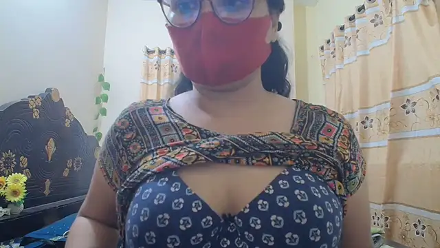 Snapshot of Elena_cruz5 chatting on 04.21.26 Elena cruz5 online show from 04.21.26