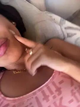 Snapshot of lulizoee chatting on 02.18.26 lulizoee online show from 02.18.26