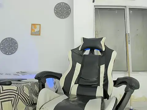 Snapshot of Jax_Maliq chatting on 09.23.25 Jax Maliq online show from 09.23.25