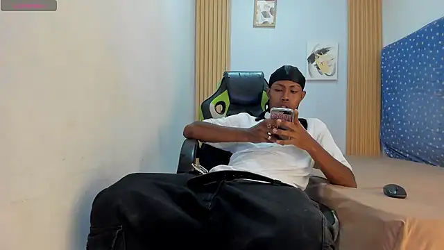 Snapshot of Jax_Maliq chatting on 10.02.25 Jax Maliq online show from 10.02.25