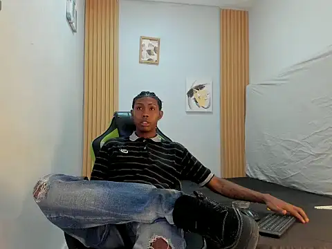 Snapshot of Jax_Maliq chatting on 10.03.25 Jax Maliq online show from 10.03.25