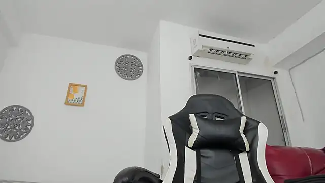 Snapshot of Jax_Maliq chatting on 10.05.25 Jax Maliq online show from 10.05.25