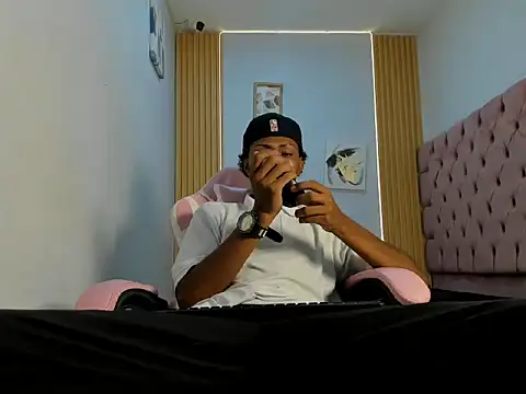 Snapshot of Jax_Maliq chatting on 10.07.25 Jax Maliq online show from 10.07.25