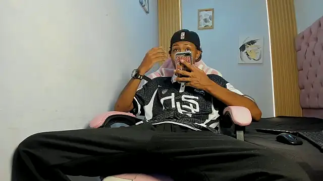 Snapshot of Jax_Maliq chatting on 10.09.25 Jax Maliq online show from 10.09.25